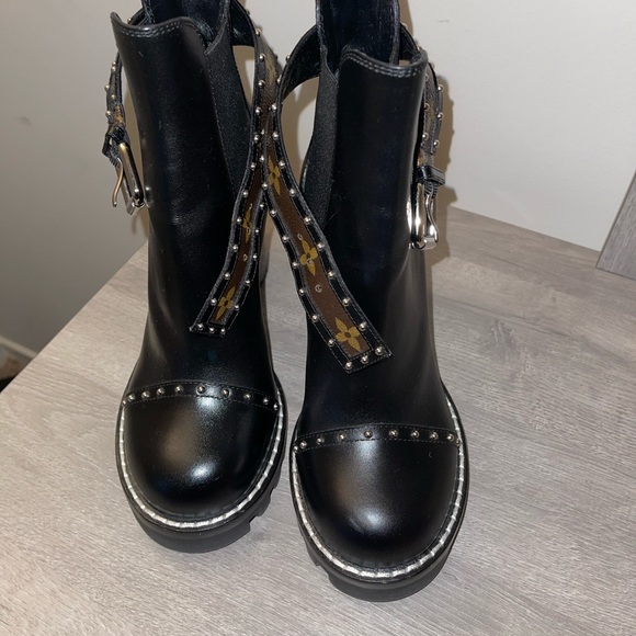 LV MONOGRAM BUCKLE BOOT - Picture 3 of 5